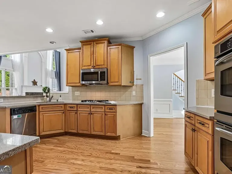 810 Freedom Way — Photo 11