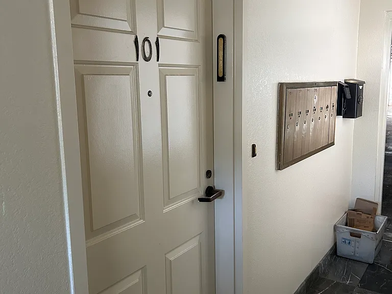 1924 Pelham Ave #101 — Photo 2