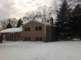 4405 Elmleaf Dr, McHenry, IL 60051