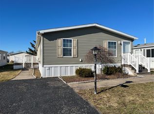 1218 Maplewood Dr, Lockport, NY 14094