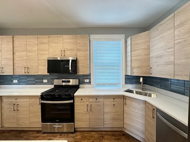 2115 N Spaulding Ave #3 — Photo 5
