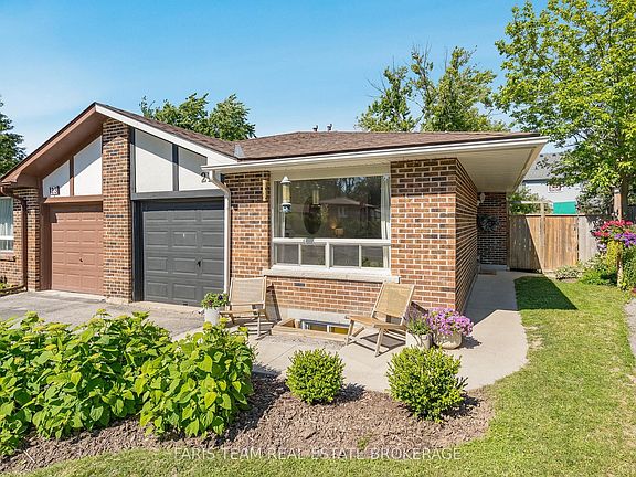 3rd image of 21 Maplehurst Cres
