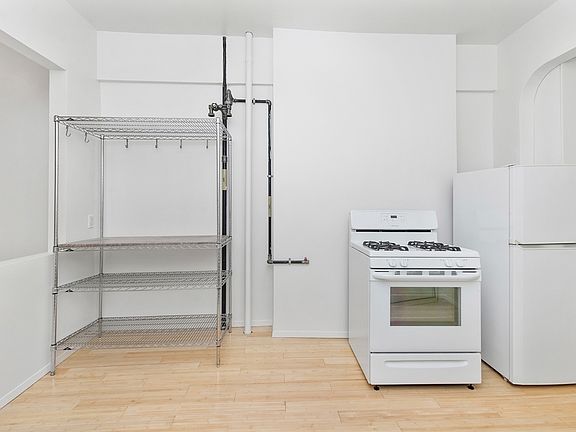 2nd image of 428 E 9th St APT 7