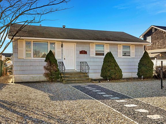 2nd image of 216 Cypress Dr