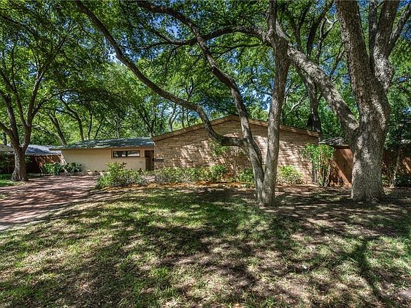 5th image of 3212 Chaparral Ln