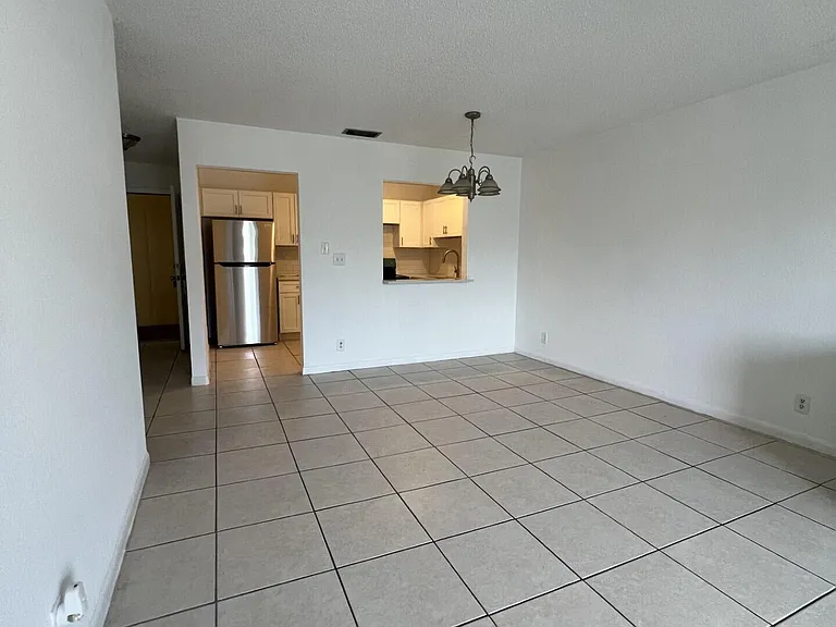4129 NW 88th Ave #202 — Photo 7