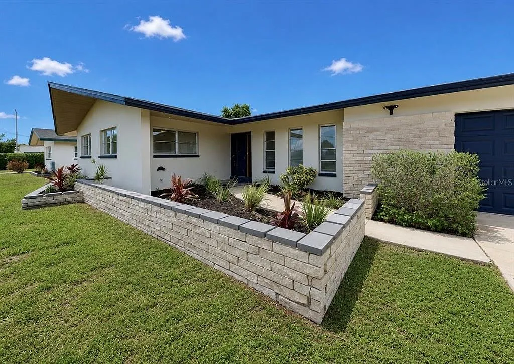 4 bed, 2.0 bath, 1674 sqft, $2,875 — Photo 4