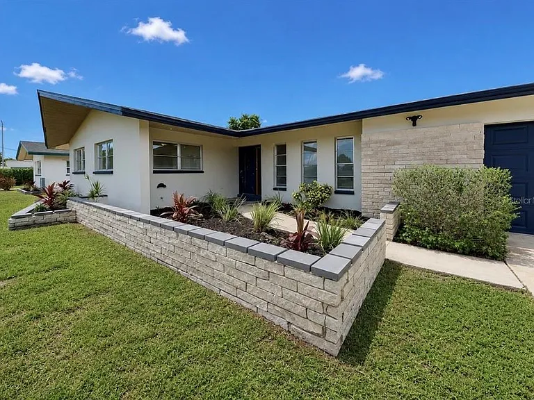 1729 Bikini Ct — Photo 4