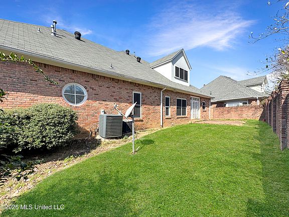 4th image of 14 Autumn Hill Pl