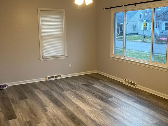 3rd image of 13430 Carrington Ave