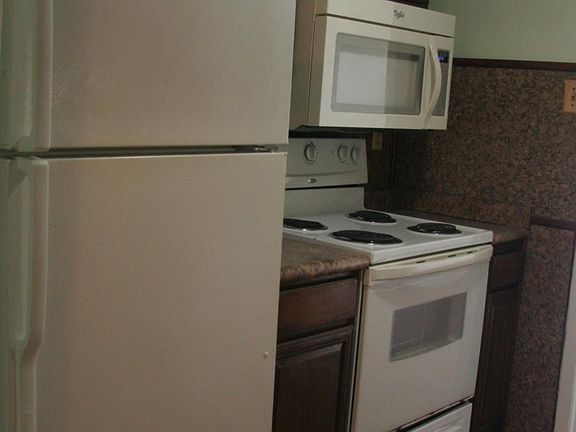 3rd image of 407 Strasbourg Drive A & #B