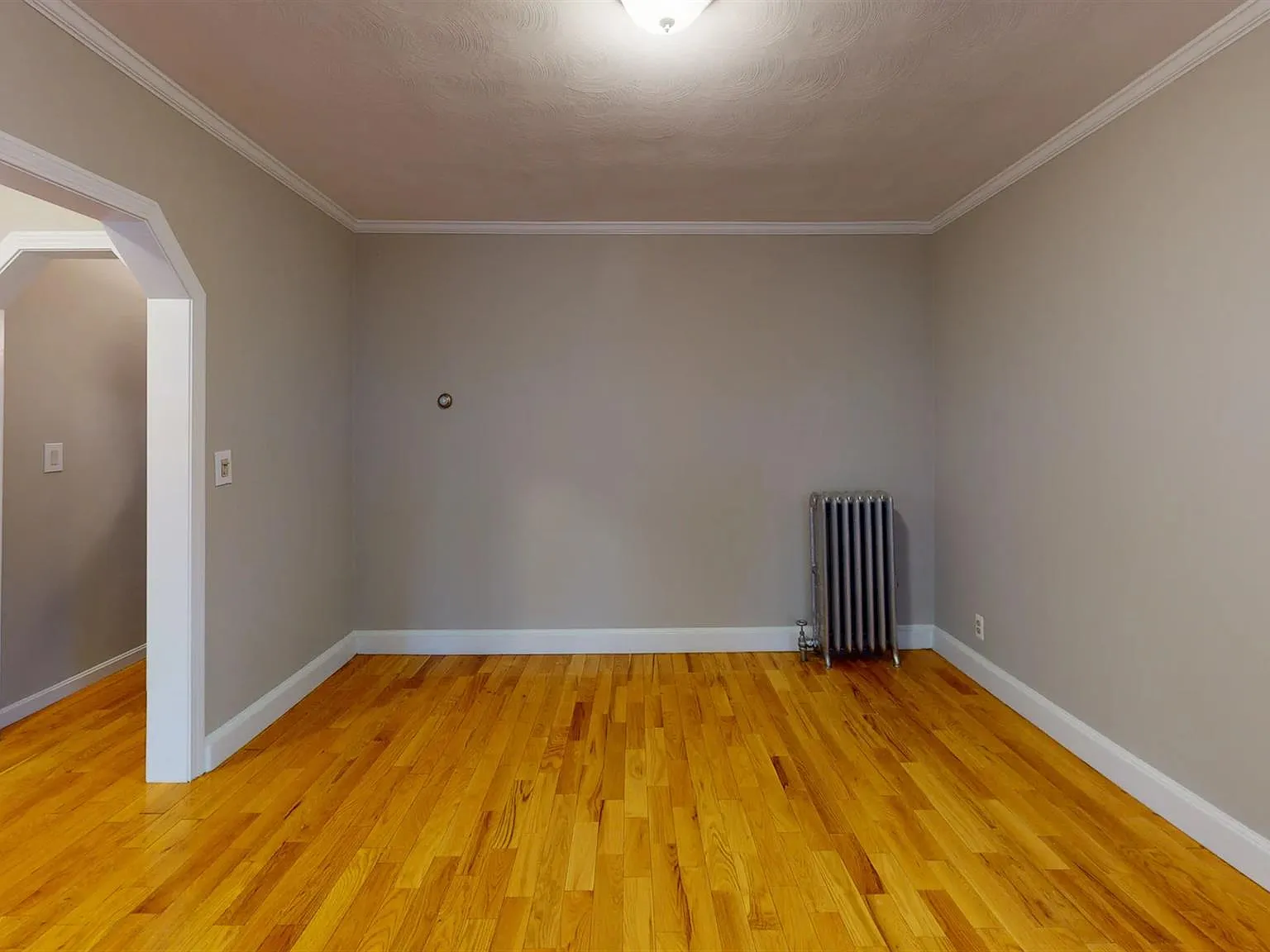 3 bed, 1000 sqft, $3,600 — Photo 2
