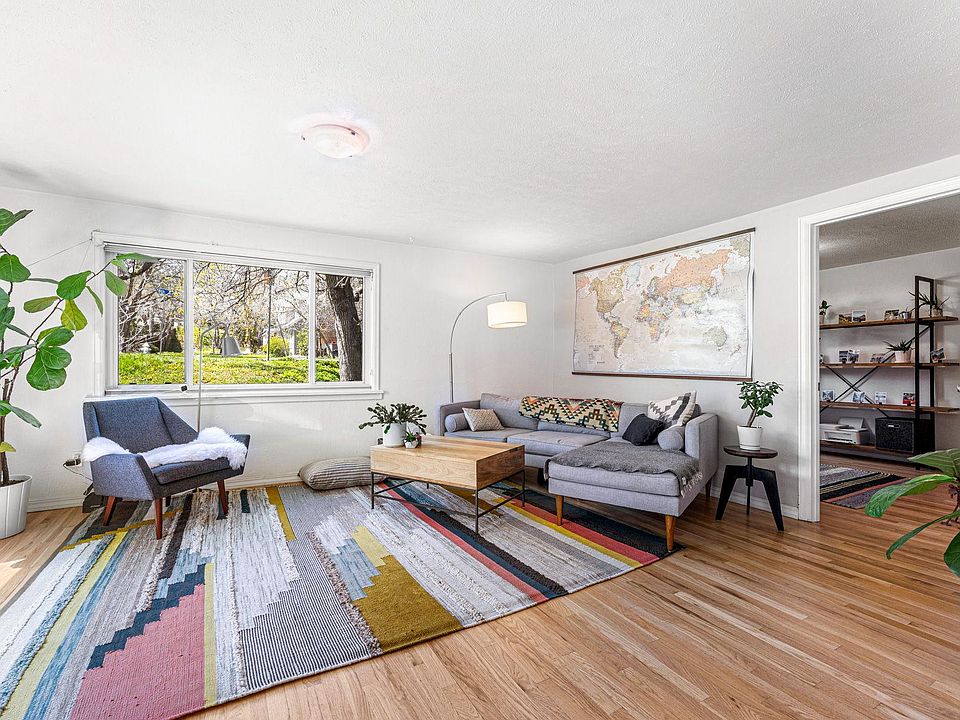 Living room with 3rd bedroom/office
