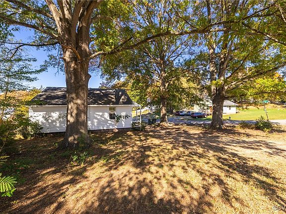 4th image of 2108 Providence Pl