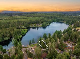 260 E Lakeshore Dr, Allyn, WA 98524