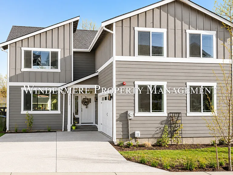 2532 Filbert Ave — Photo 1