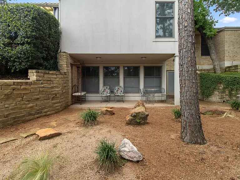 905 Crowley Rd — Photo 49