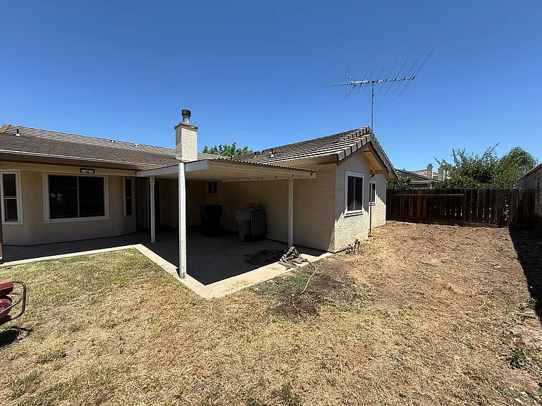2136 Southgate Dr — Photo 31