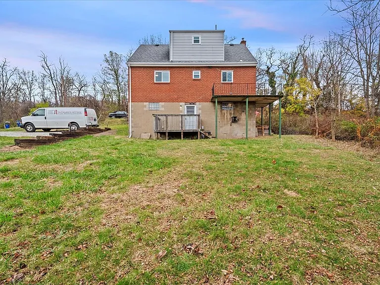 1303 Cloverdale St — Photo 42