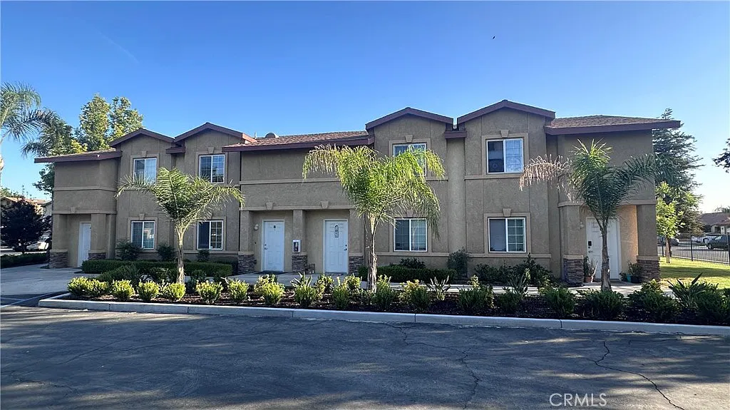 2 bed, 4432 sqft, $1,800 — Photo 1