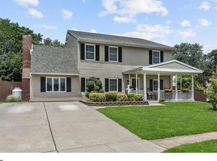 34 Vermilion Dr, Levittown, PA 19054