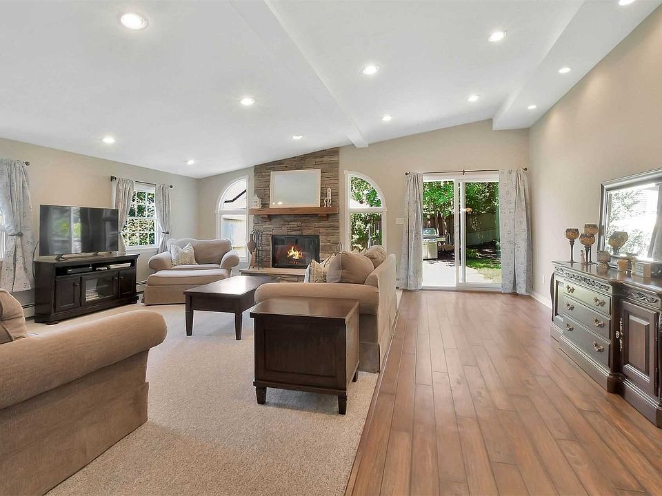 1st image of 5 Somers Ct