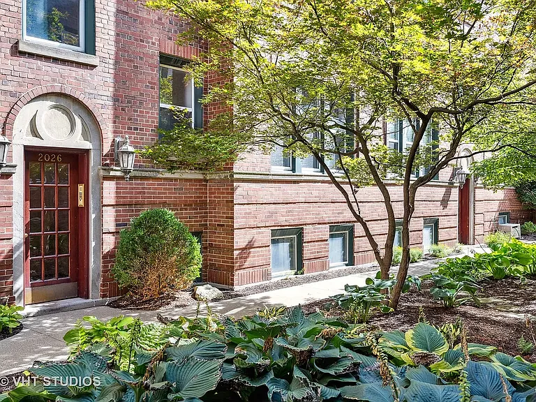 2026 N Burling St #307 — Photo 2