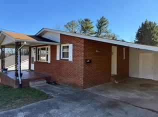 1235 5th Ave SW, Hickory, NC 28602
