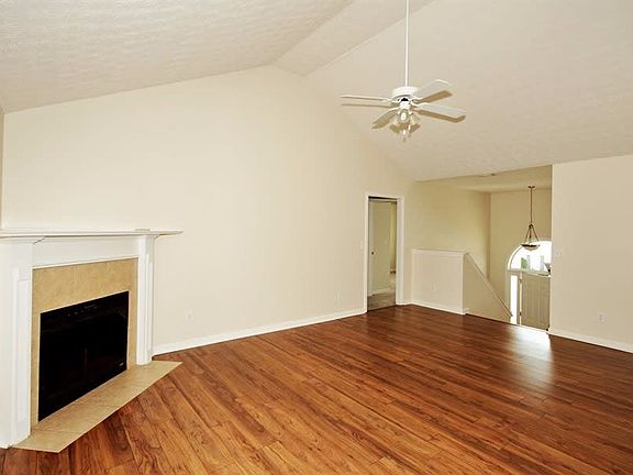 3rd image of 3119 Meadow Point Dr