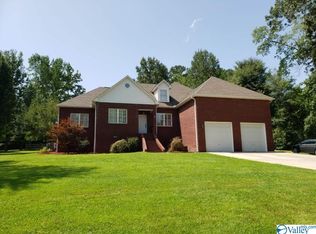 231 Rush Cir, Guntersville, AL 35976