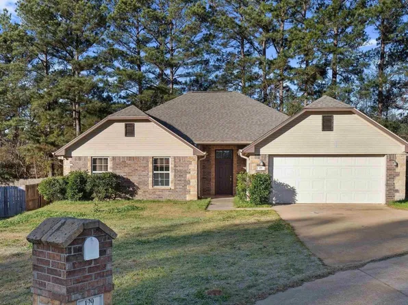 129 School Park Trl, Tatum, TX 75691