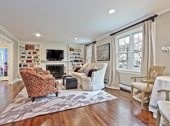 4th image of 4 Byron Ln