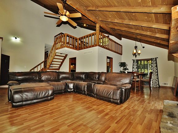 4th image of 3981 Fairington Dr