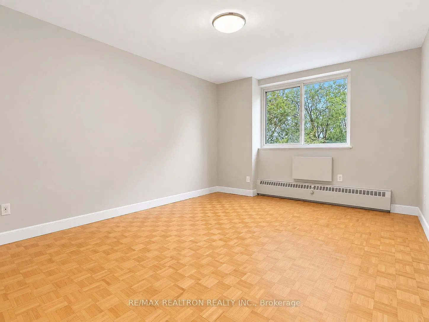 10 Shallmar Blvd — Photo 4