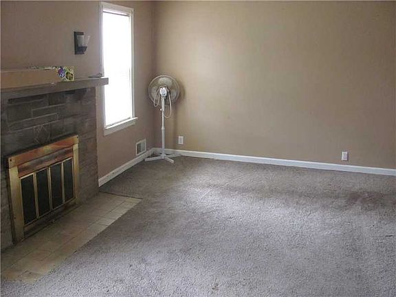 2nd image of 3917 N Sadlier Dr