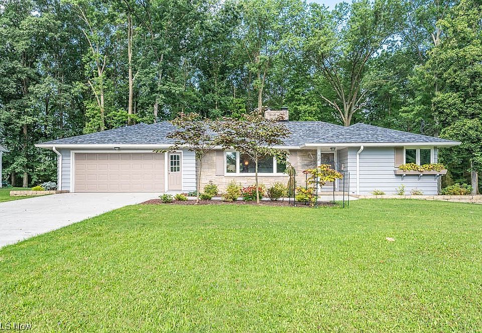 1st image of 670 Blueberry Hill Dr