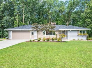 670 Blueberry Hill Dr, Canfield, OH 44406