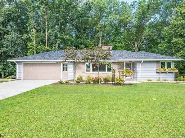 670 Blueberry Hill Dr, Canfield, OH 44406