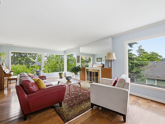 5th image of 28 W 22nd Ave
