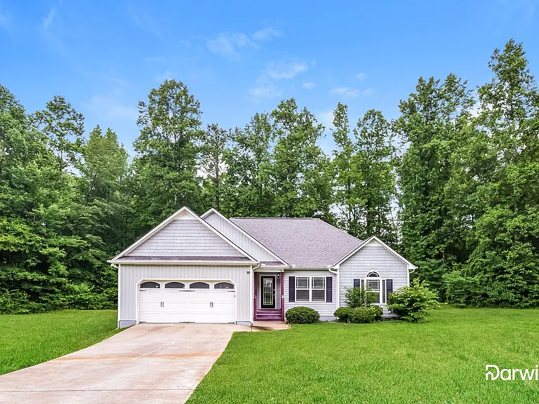 150 McIntosh Dr — Photo 1