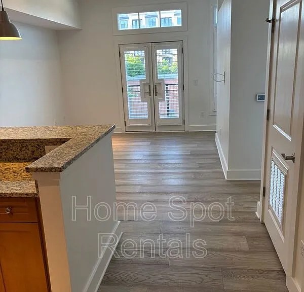 925 Garrett St SE #318 — Photo 4
