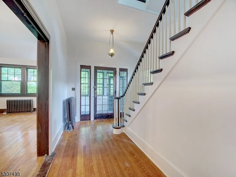 449 Grove St — Photo 5