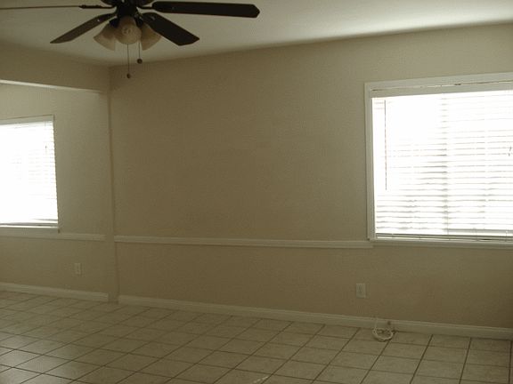 4th image of 3919 Modesto Dr