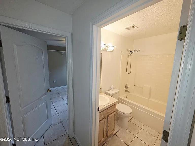 38 Pebble Wood Ln — Photo 7
