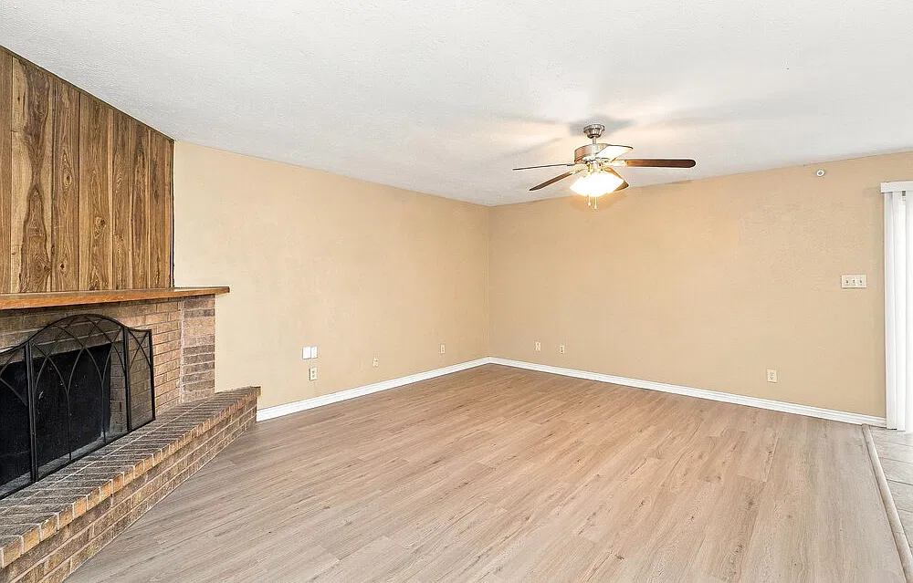 3 bed, 2.0 bath, 1423 sqft, $2,150 — Photo 3