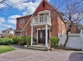 82 Harbor View Pl S, Staten Island, NY 10305