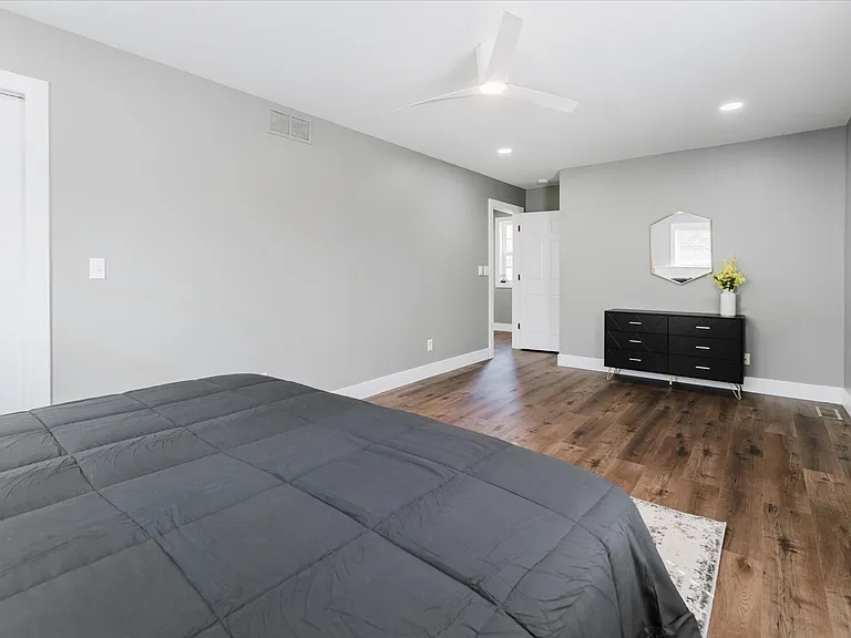1210 Washtenaw Ave — Photo 28