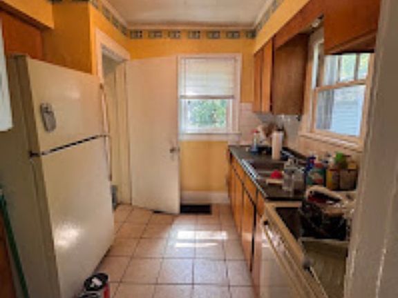4th image of 2457 E Garfield Ave