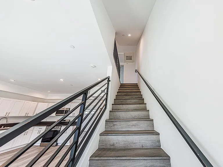 3015 Alsace Ave — Photo 81