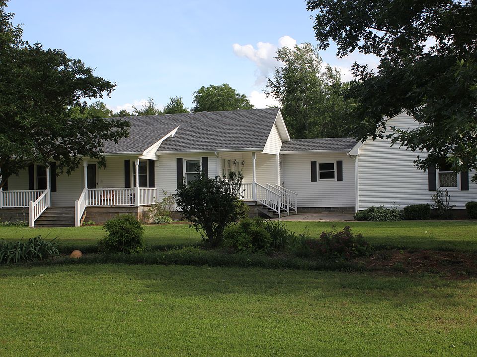 1st image of 2204 E Bradbury Ave